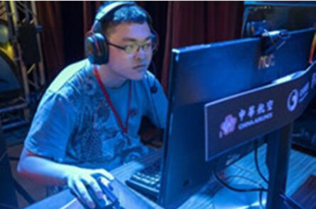 �D����Ӣ��(li��n)�ˡ����(du��) AHQ Fighter ֱ�����ɹ��Z